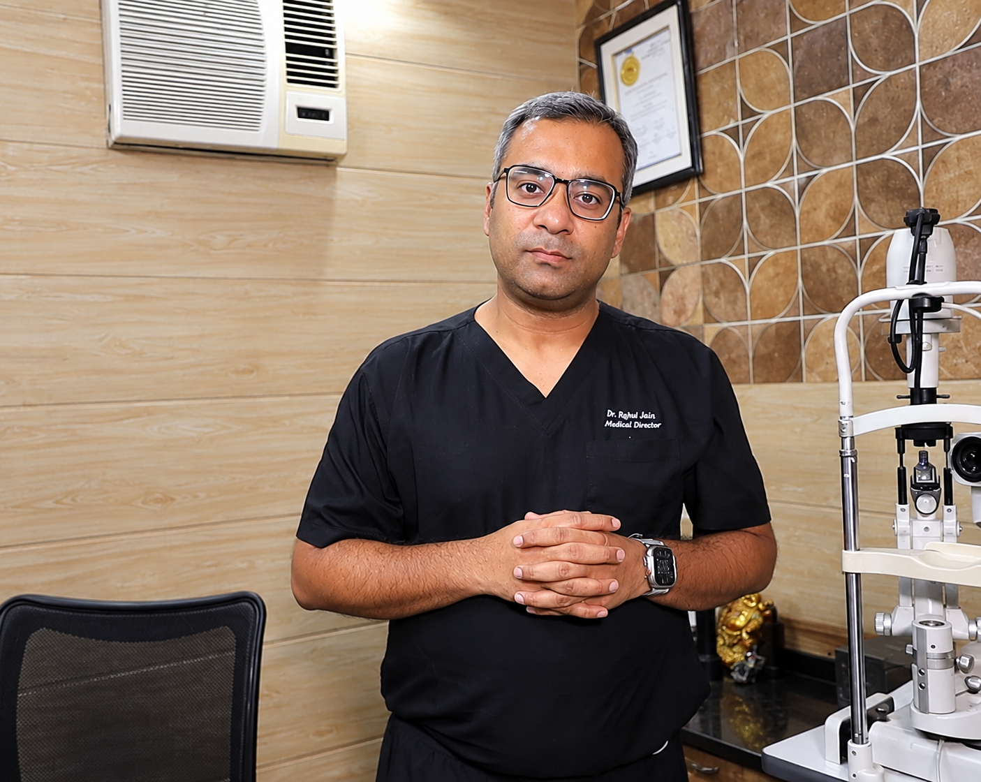Dr. Rajat Jain in a clinical consultation setting