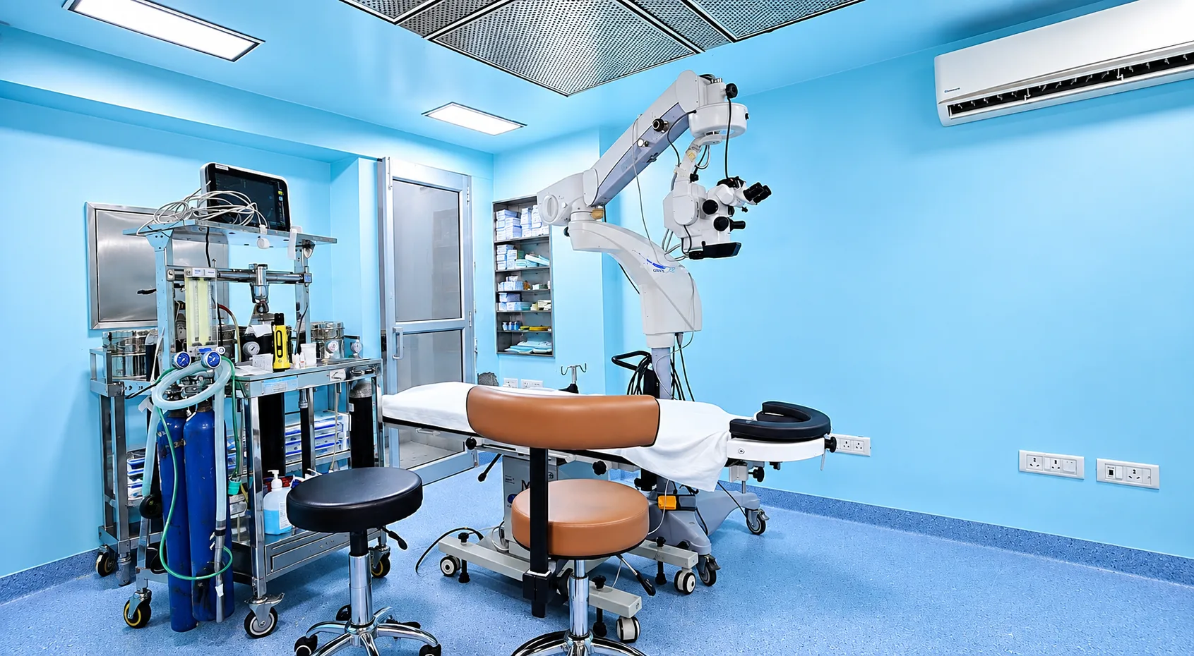Operating room at Jain Eye Hospital with ophthalmic surgical equipment